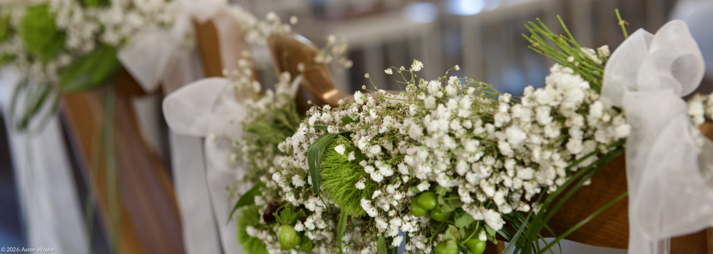 Blumenschmuck von einfach heiraten der EKD 2026, blurred